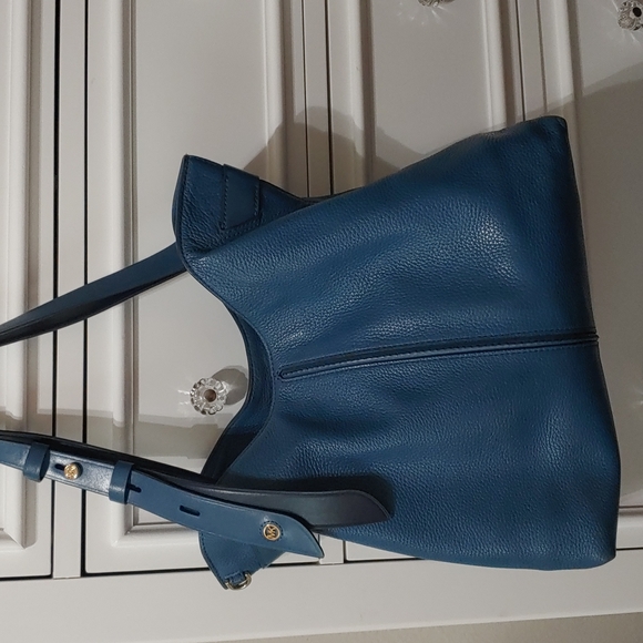 Michael Kors Blue Bag - Picture 6 of 7